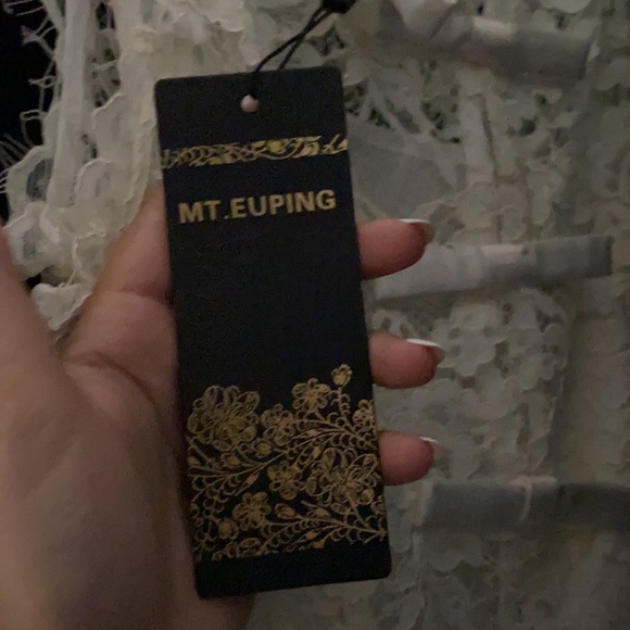 Ivory lace dress with built in slip and silk bows - Picture 5 of 5